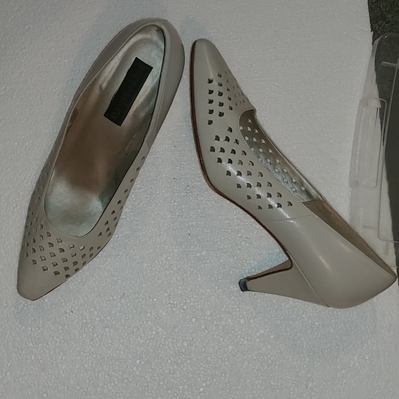 Impressions Heels - Picture 2 of 4